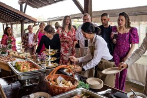 Hambroneta Catering Boda I y J servicio camarera