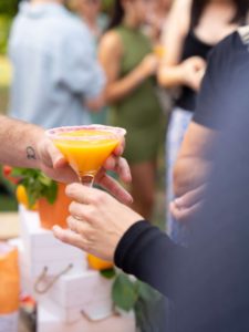 Hambroneta Catering Fiesta Amaia Gorka degustando mimosa