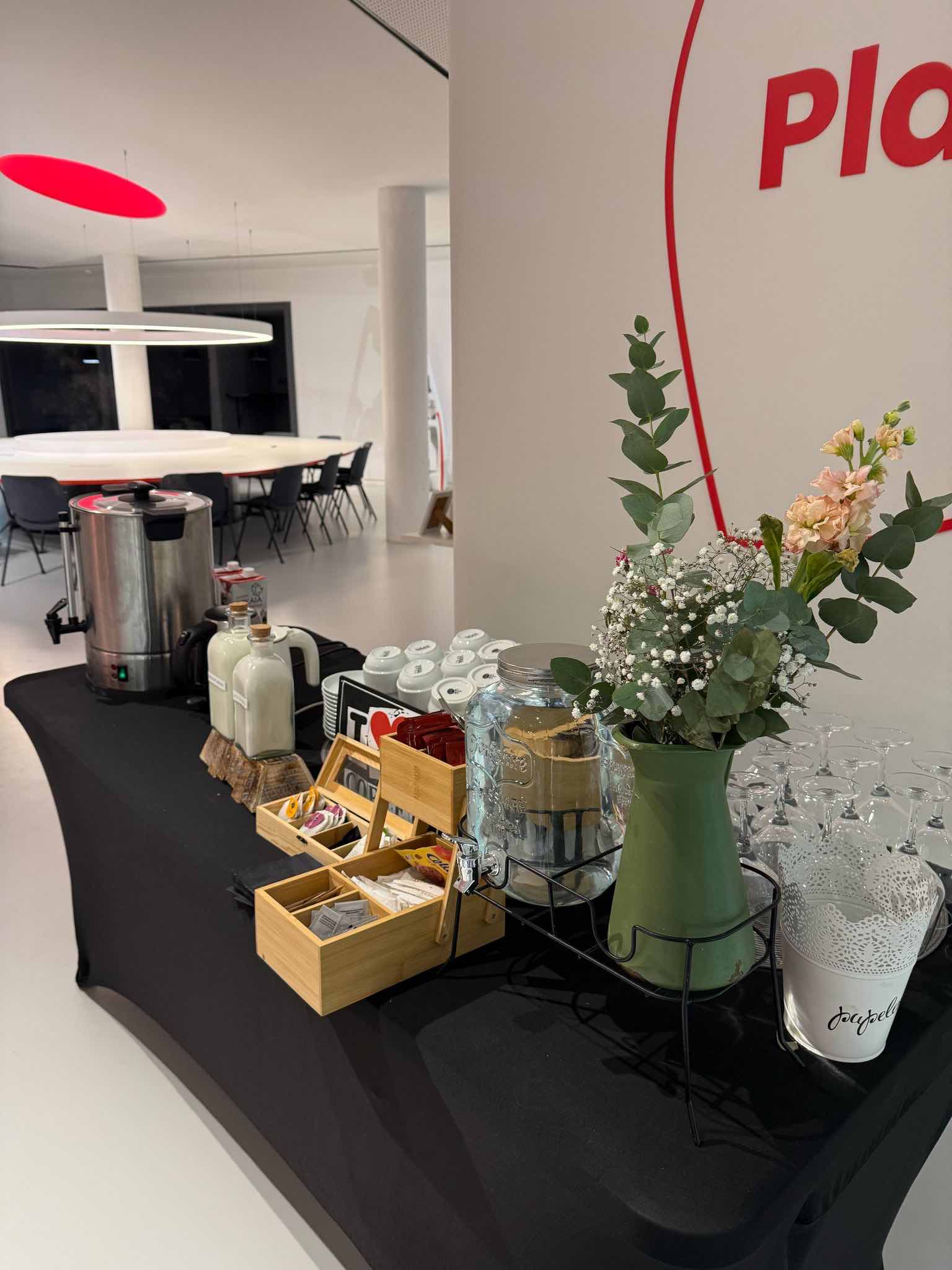 Cualquier evento de empresa mejora con un buen Coffee Break.