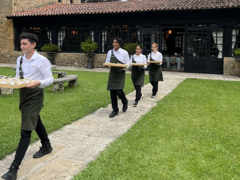 catering-de-pinchos-para-eventos-en-bilbao-y-bizkaia-con-servicio-de-camareros